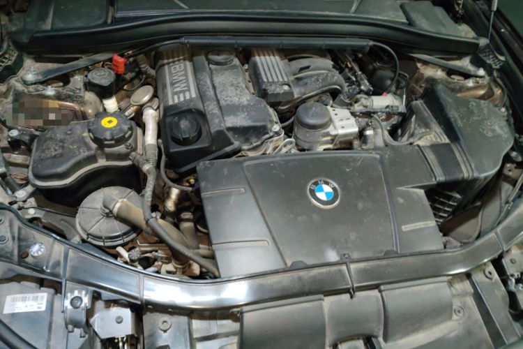 Used BMW X1 2013 sDrive18i Fashion Model Engine Bay