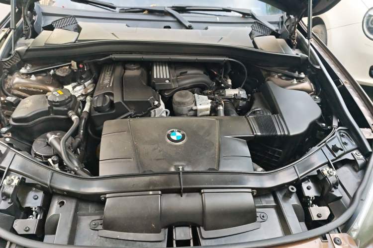 Used BMW X1 2013 sDrive18i Fashion Model Engine Bay