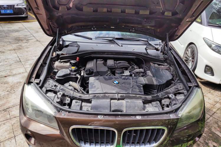 Used BMW X1 2013 sDrive18i Fashion Model Engine Bay