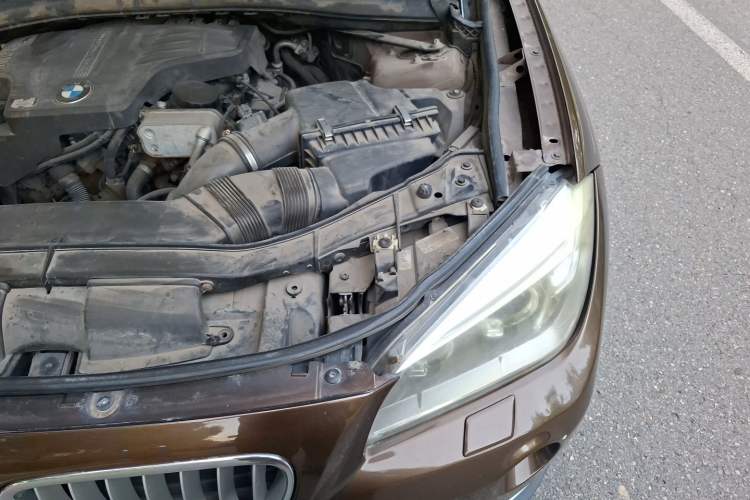 Used BMW X1 2013 xDrive20i Adventure Edition Engine Bay Left