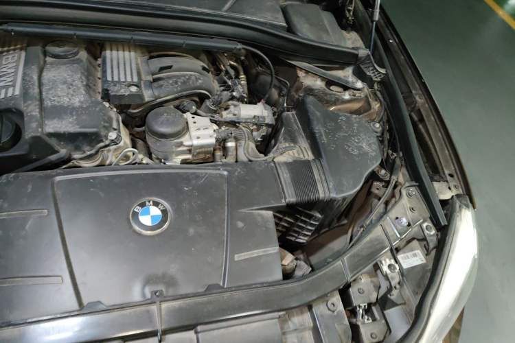 Used BMW X1 2013 sDrive18i Fashion Model Engine Bay Left