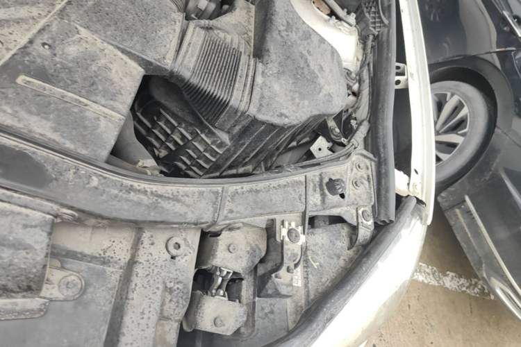 Used BMW X1 2013 sDrive18i Fashion Model Engine Bay Left