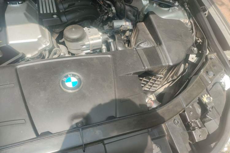 Used BMW X1 2013 sDrive18i Fashion Model Engine Bay Left