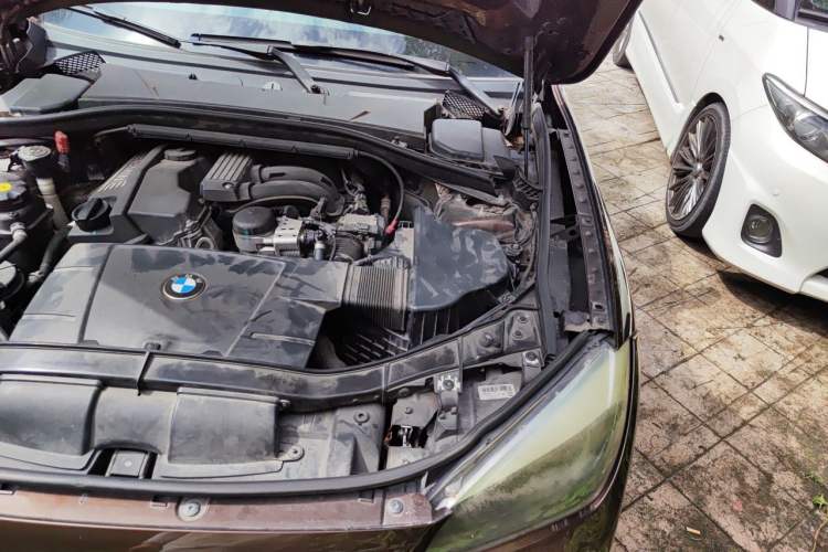 Used BMW X1 2013 sDrive18i Fashion Model Engine Bay Left