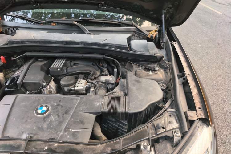 Used BMW X1 2013 sDrive18i Sport Design Package Engine Bay Left