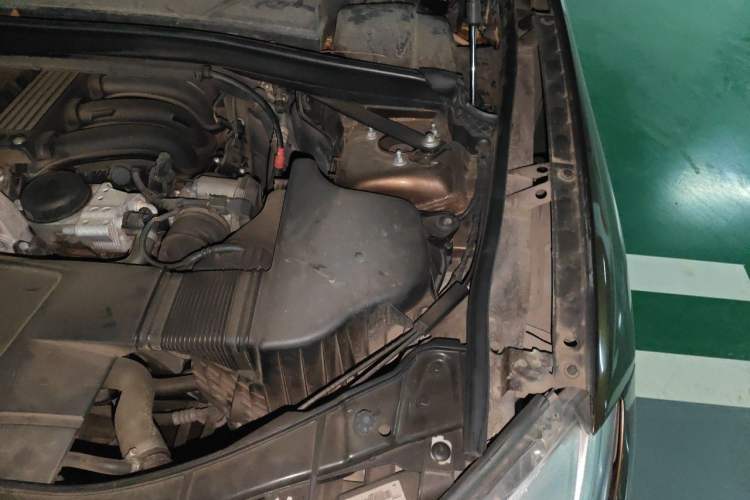 Used BMW X1 2013 sDrive18i Fashion Model Engine Bay Left