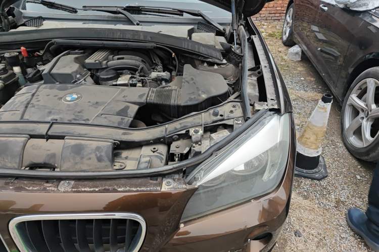 Used BMW X1 2013 sDrive18i Fashion Model Engine Bay Left