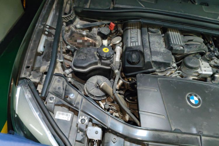 Used BMW X1 2013 sDrive18i Fashion Model Engine Bay Right