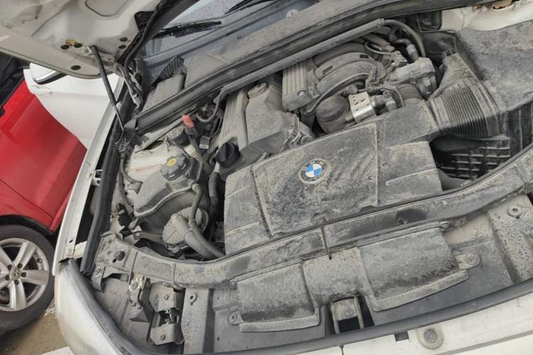 Used BMW X1 2013 sDrive18i Fashion Model Engine Bay Right