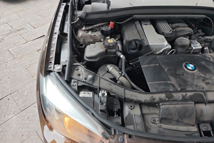 Used BMW X1 2013 sDrive18i Fashion Model Engine Bay Right