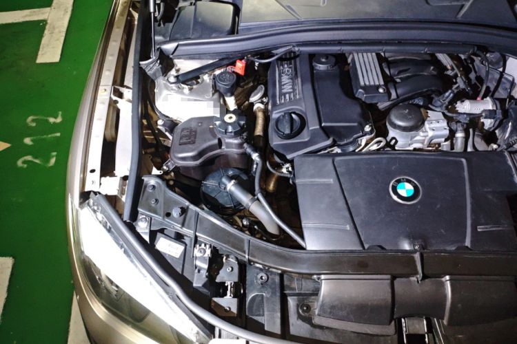 Used BMW X1 2013 sDrive18i Fashion Model Engine Bay Right