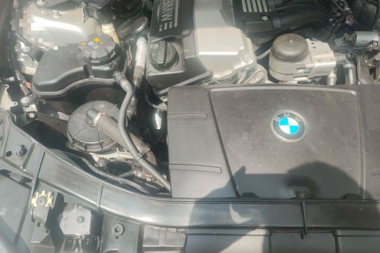 Used BMW X1 2013 sDrive18i Fashion Model Engine Bay Right
