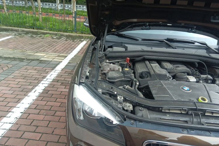 Used BMW X1 2013 sDrive18i Fashion Model Engine Bay Right