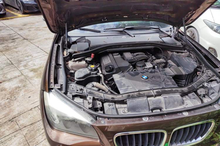 Used BMW X1 2013 sDrive18i Fashion Model Engine Bay Right