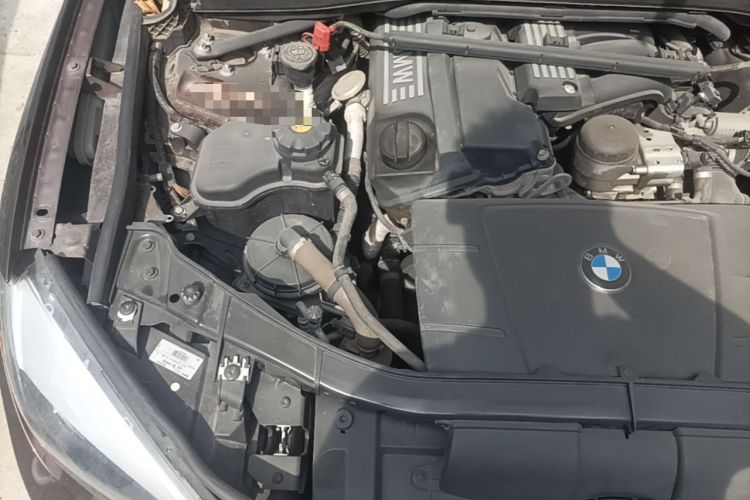 Used BMW X1 2013 sDrive18i Fashion Model Engine Bay Right