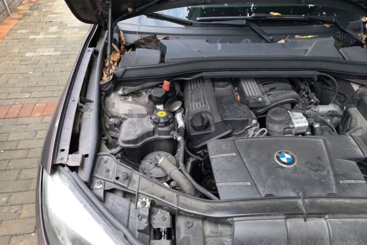 Used BMW X1 2013 sDrive18i Fashion Model Engine Bay Right