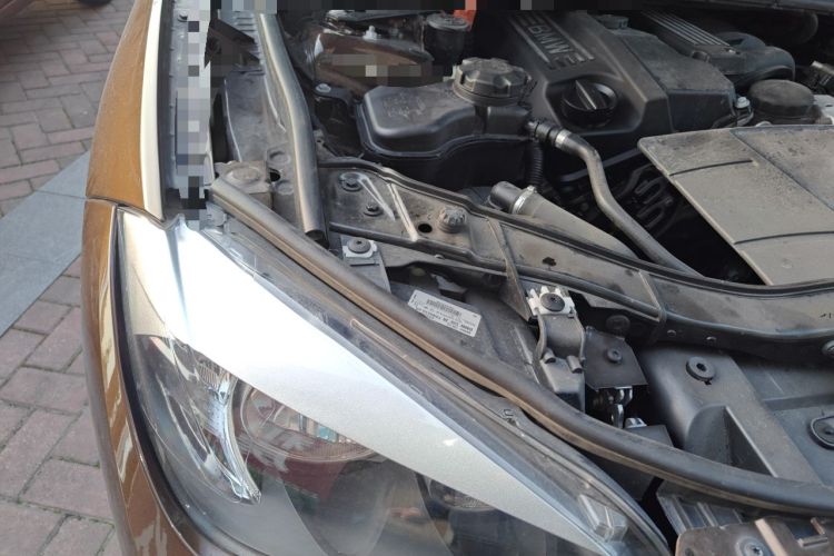 Used BMW X1 2013 sDrive18i Fashion Model Engine Bay Right