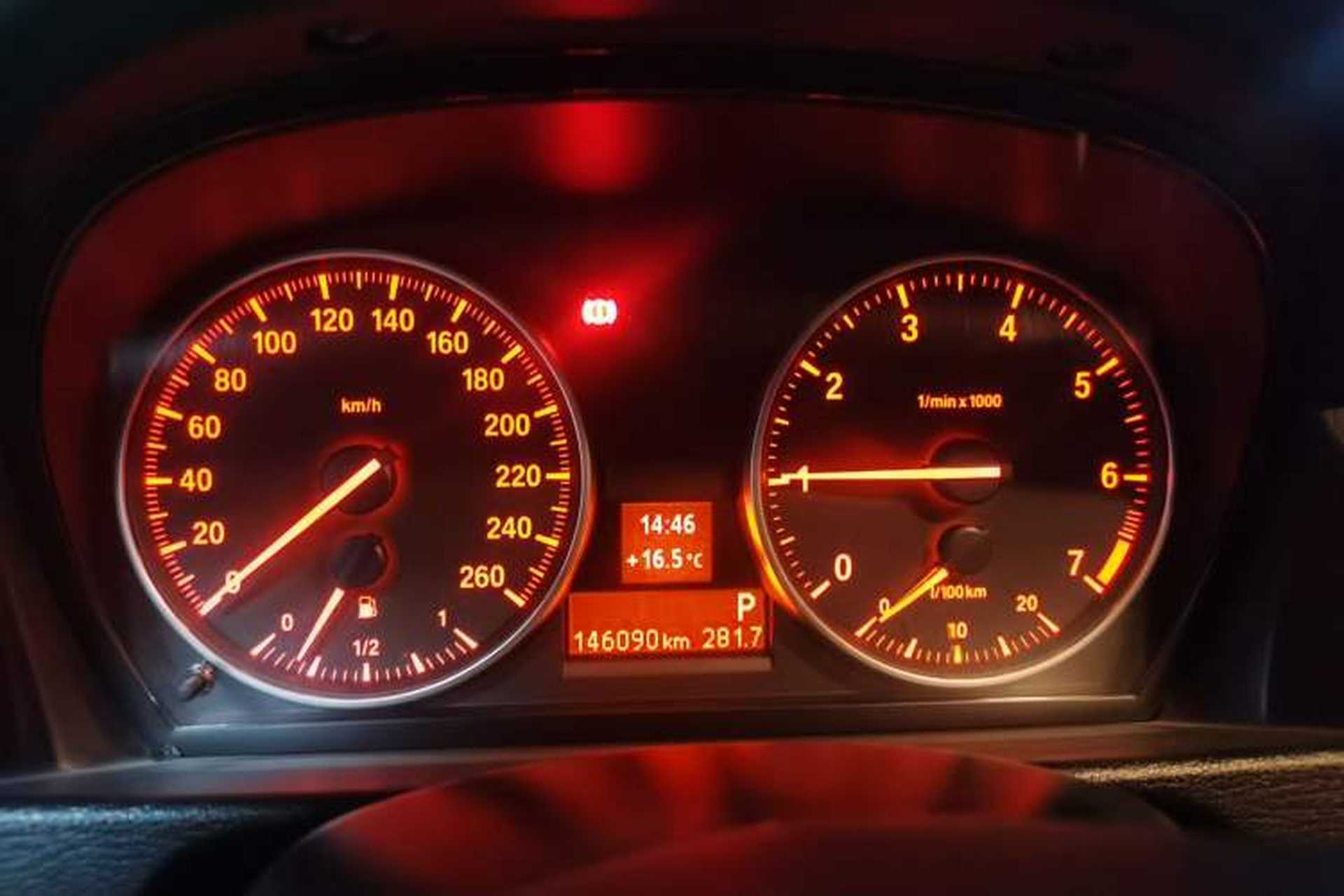 Used BMW X1 2013 sDrive18i Fashion Model Instrument Cluster