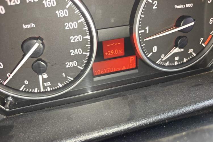 Used BMW X1 2013 sDrive18i Fashion Model Odometer Close Up