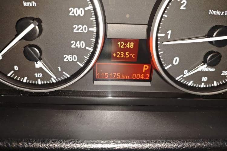 Used BMW X1 2013 sDrive18i Fashion Model Odometer Close Up