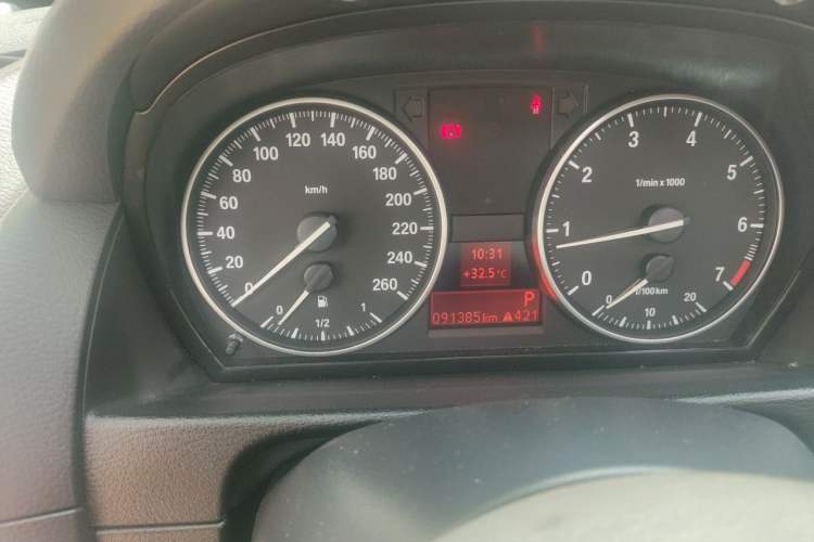 Used BMW X1 2013 sDrive18i Fashion Model Odometer Close Up