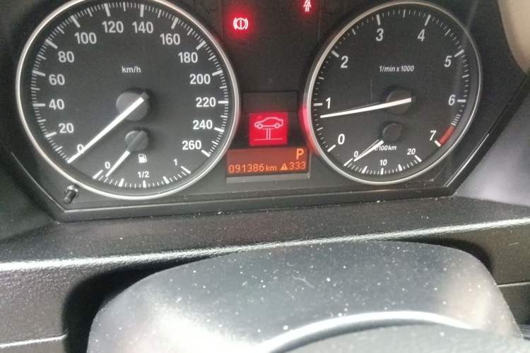 Used BMW X1 2013 sDrive18i Fashion Model Odometer Close Up