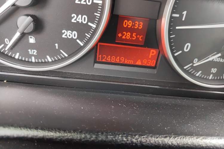 Used BMW X1 2013 sDrive18i Fashion Model Odometer Close Up