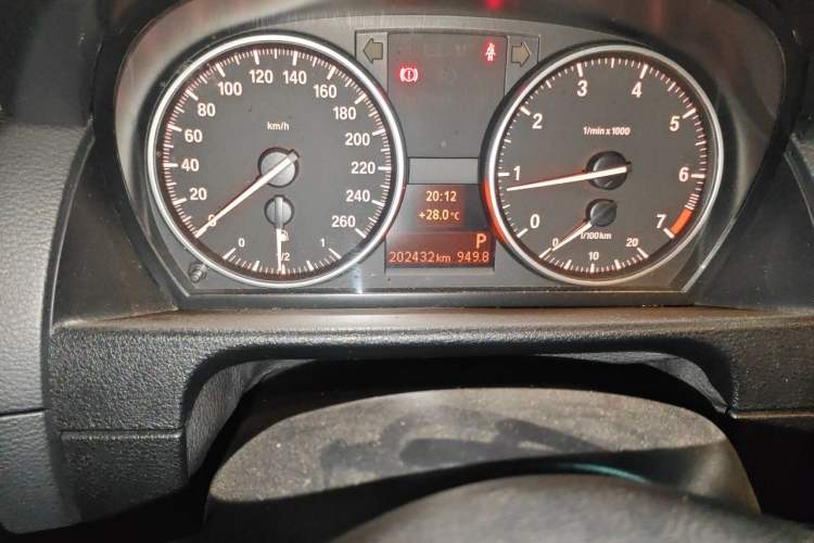 Used BMW X1 2013 sDrive18i Fashion Model Odometer Close Up