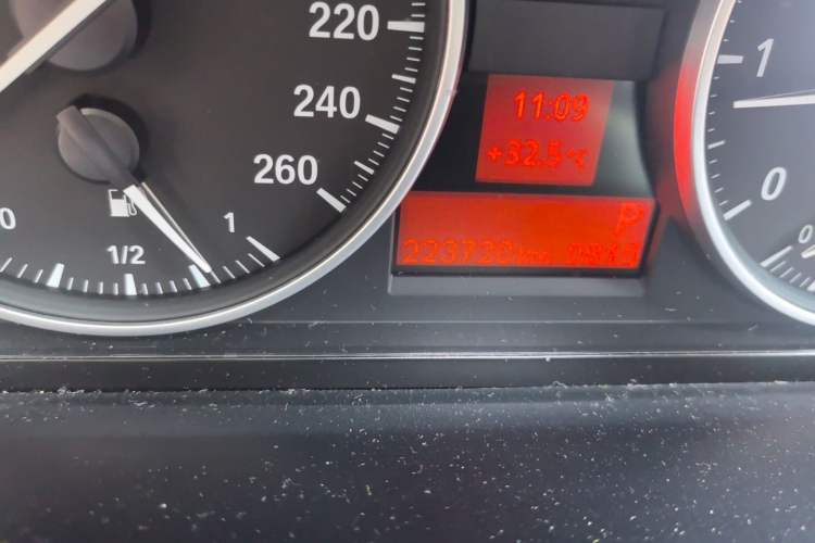 Used BMW X1 2013 sDrive18i Fashion Model Odometer Close Up