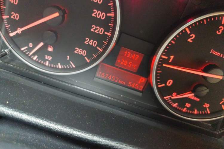Used BMW X1 2013 sDrive18i Leading Model Odometer Close Up