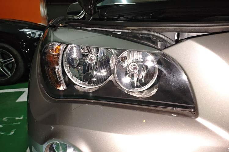 Used BMW X1 2013 sDrive18i Fashion Model Right Front Headlight