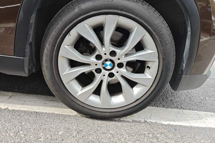 Used BMW X1 2013 sDrive18i Leading Model Right Front Wheel Hub