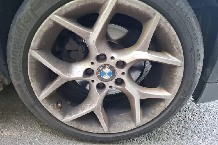 Used BMW X1 2013 xDrive20i Adventure Edition Right Front Wheel Hub