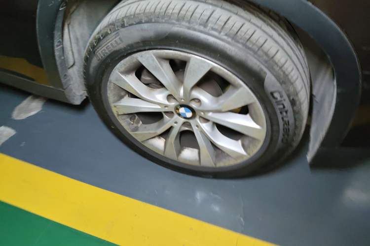 Used BMW X1 2013 sDrive18i Fashion Model Right Front Wheel Hub