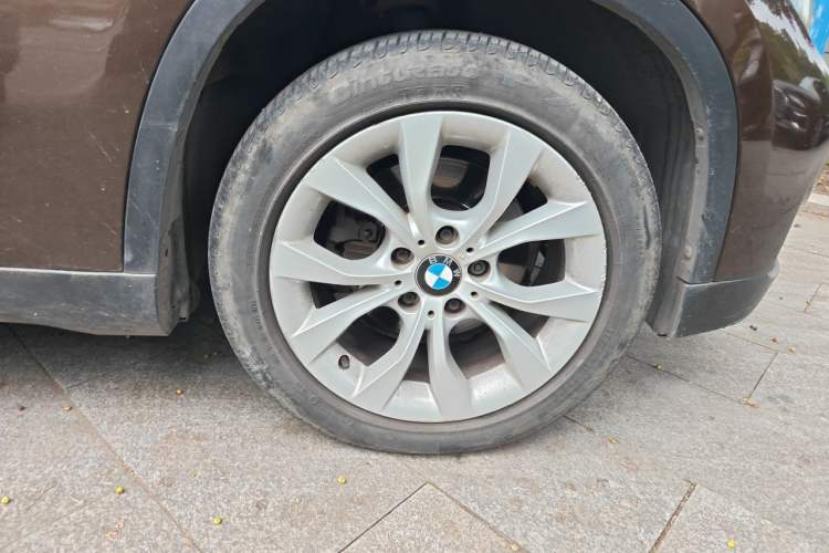 Used BMW X1 2013 sDrive18i Fashion Model Right Front Wheel Hub