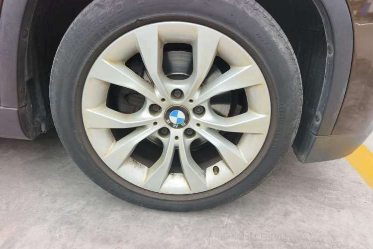 Used BMW X1 2013 sDrive18i Leading Model Right Front Wheel Hub