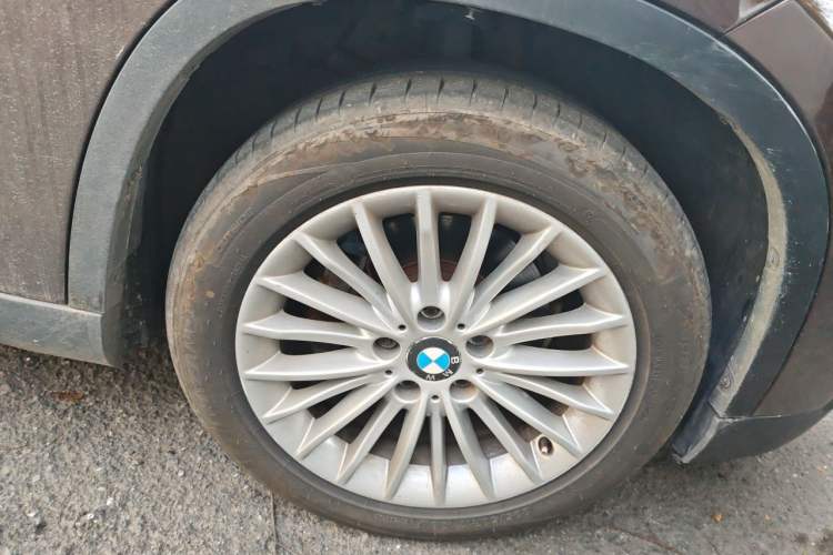 Used BMW X1 2013 sDrive18i Fashion Model Right Front Wheel Hub