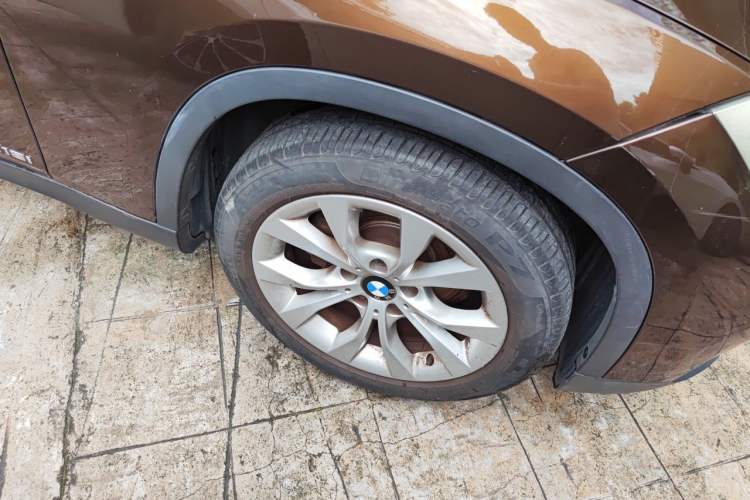 Used BMW X1 2013 sDrive18i Fashion Model Right Front Wheel Hub