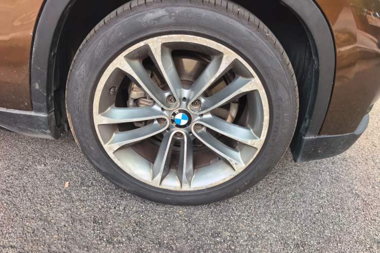 Used BMW X1 2013 sDrive18i Sport Design Package Right Front Wheel Hub