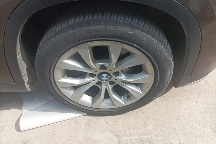 Used BMW X1 2013 sDrive18i Fashion Model Right Front Wheel Hub