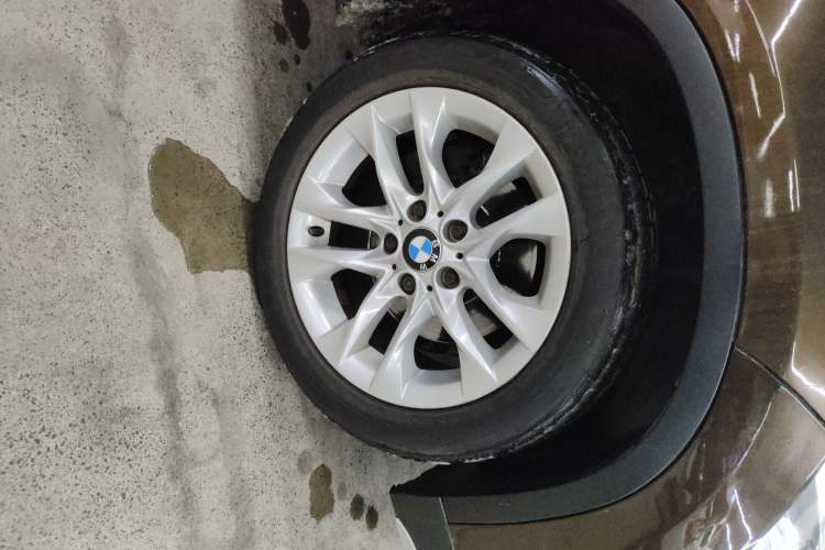 Used BMW X1 2013 sDrive18i Leading Model Right Front Wheel Hub