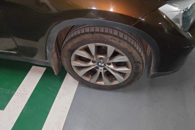 Used BMW X1 2013 sDrive18i Fashion Model Right Front Wheel Hub