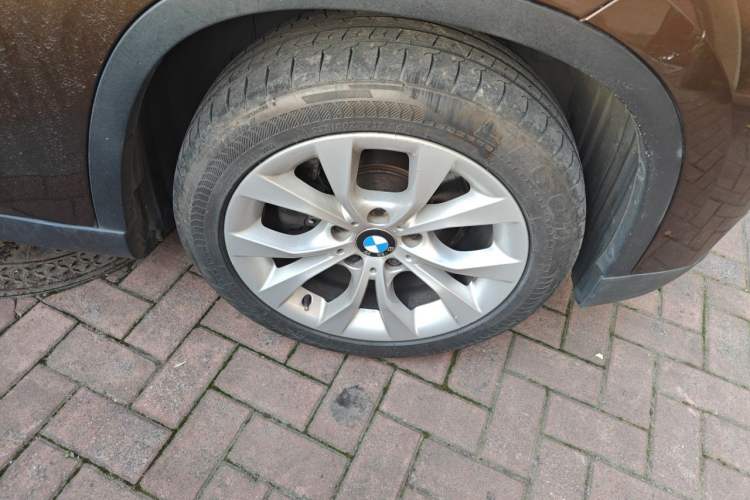 Used BMW X1 2013 sDrive18i Fashion Model Right Front Wheel Hub