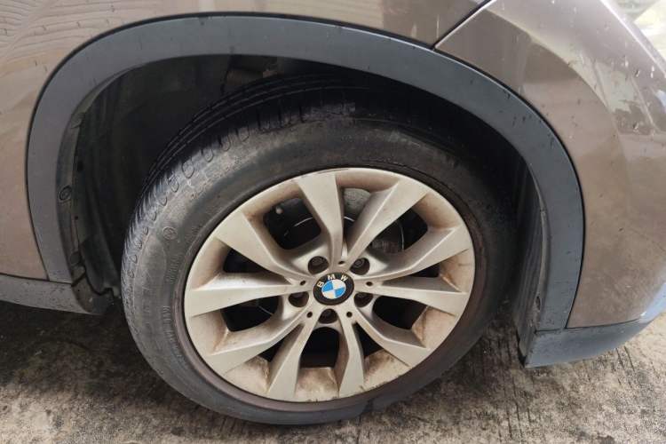 Used BMW X1 2013 sDrive18i Leading Model Right Front Wheel Hub
