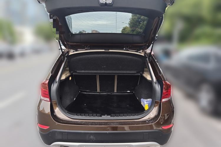 Used BMW X1 2013 sDrive18i Leading Model Trunk