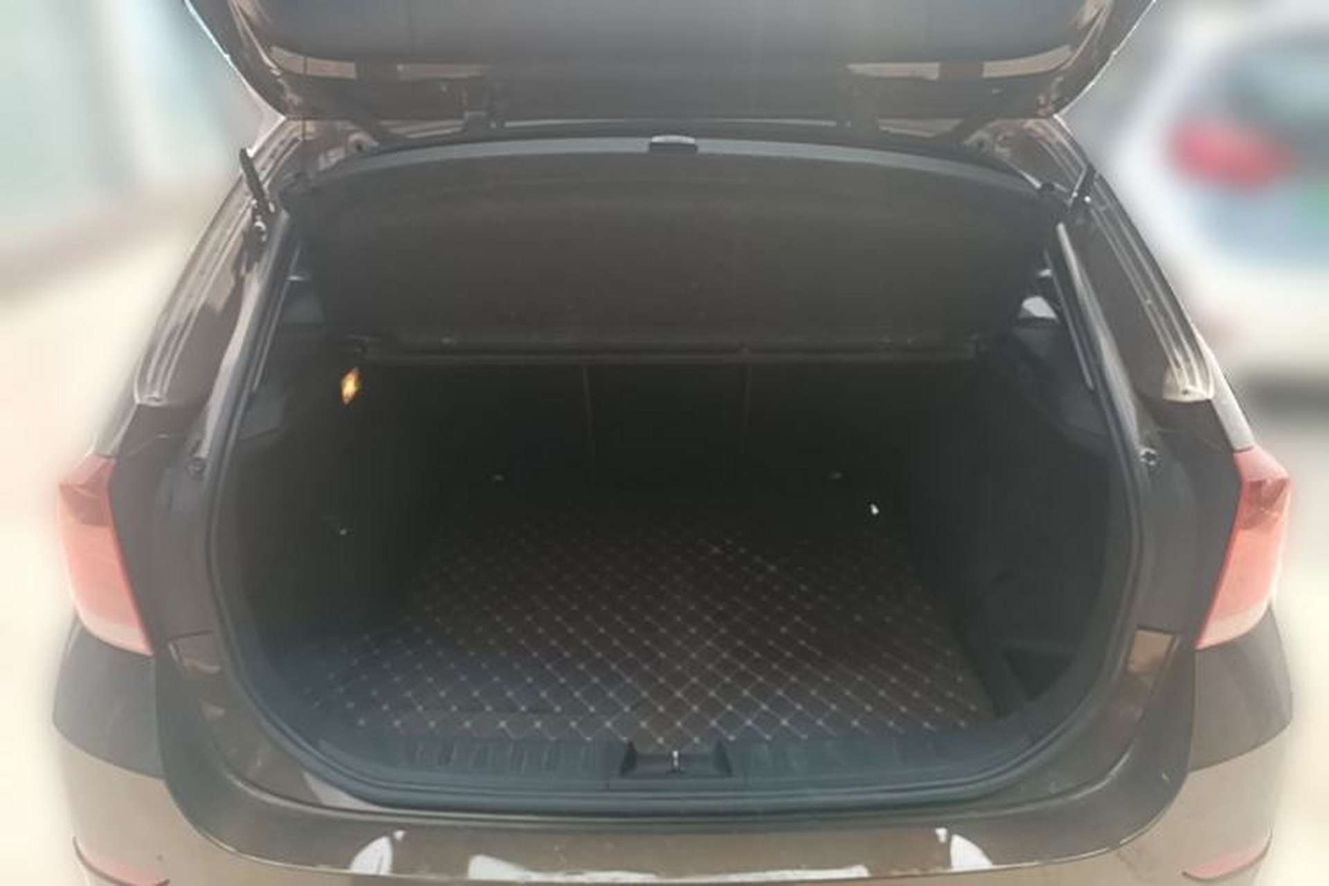 Used BMW X1 2013 sDrive18i Fashion Model Trunk