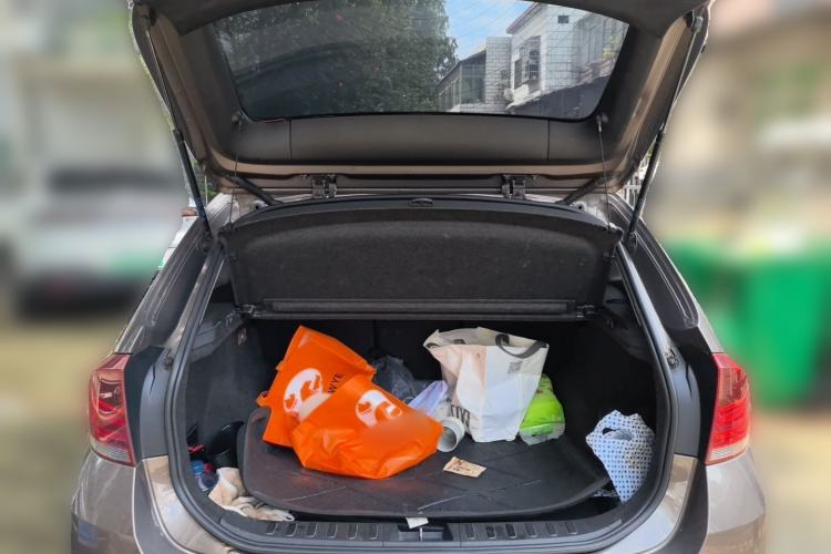 Used BMW X1 2013 sDrive18i Fashion Model Trunk