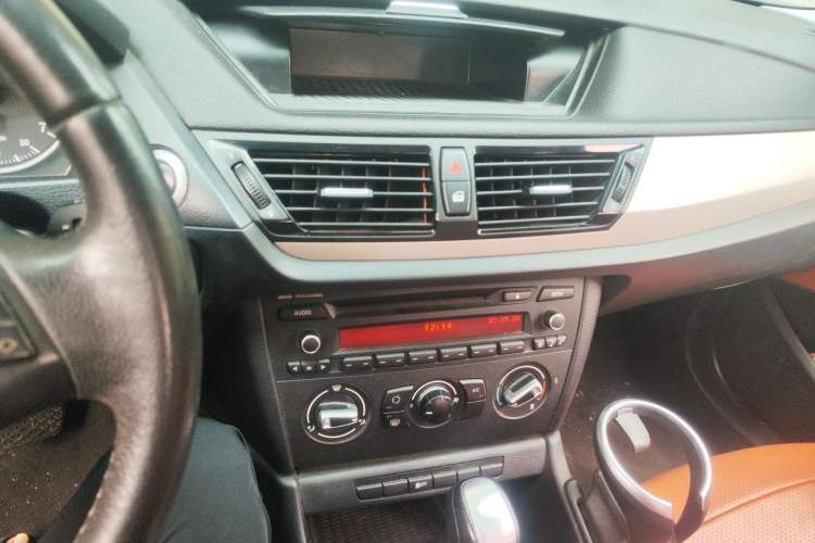 Used BMW X1 2013 sDrive18i Fashion Model Audio And AC Panel