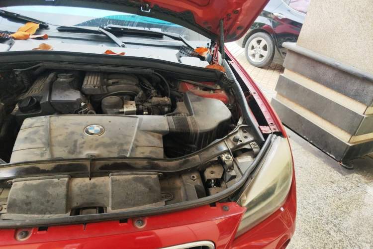 Used BMW X1 2013 sDrive18i Fashion Model Engine Bay Left