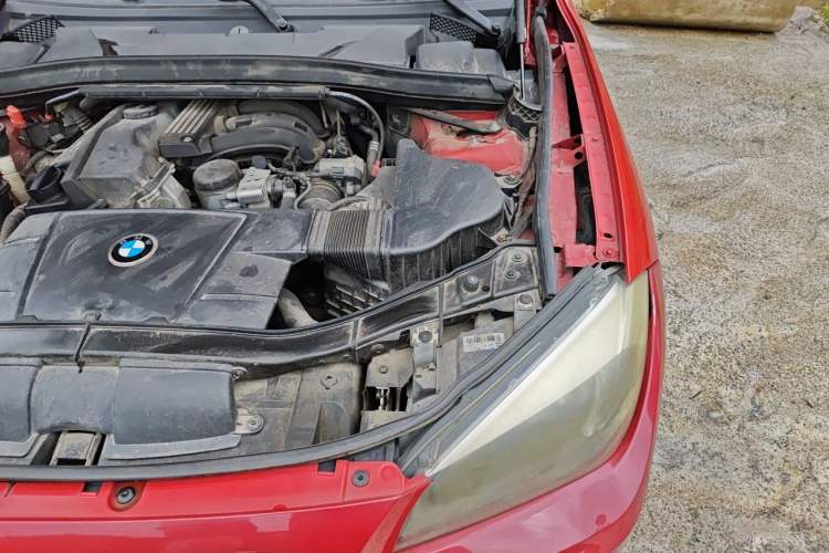 Used BMW X1 2013 sDrive18i Fashion Model Engine Bay Left